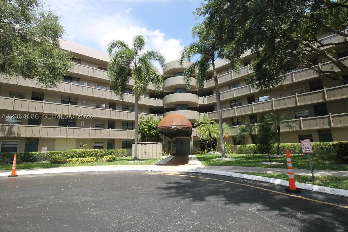 900 Colony Point Cir #216, Pembroke Pines, FL 33026 - #1