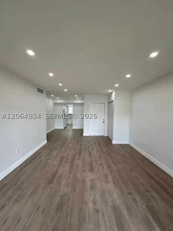 7610 SW 82nd St #J208, Miami, FL 33143 - #3