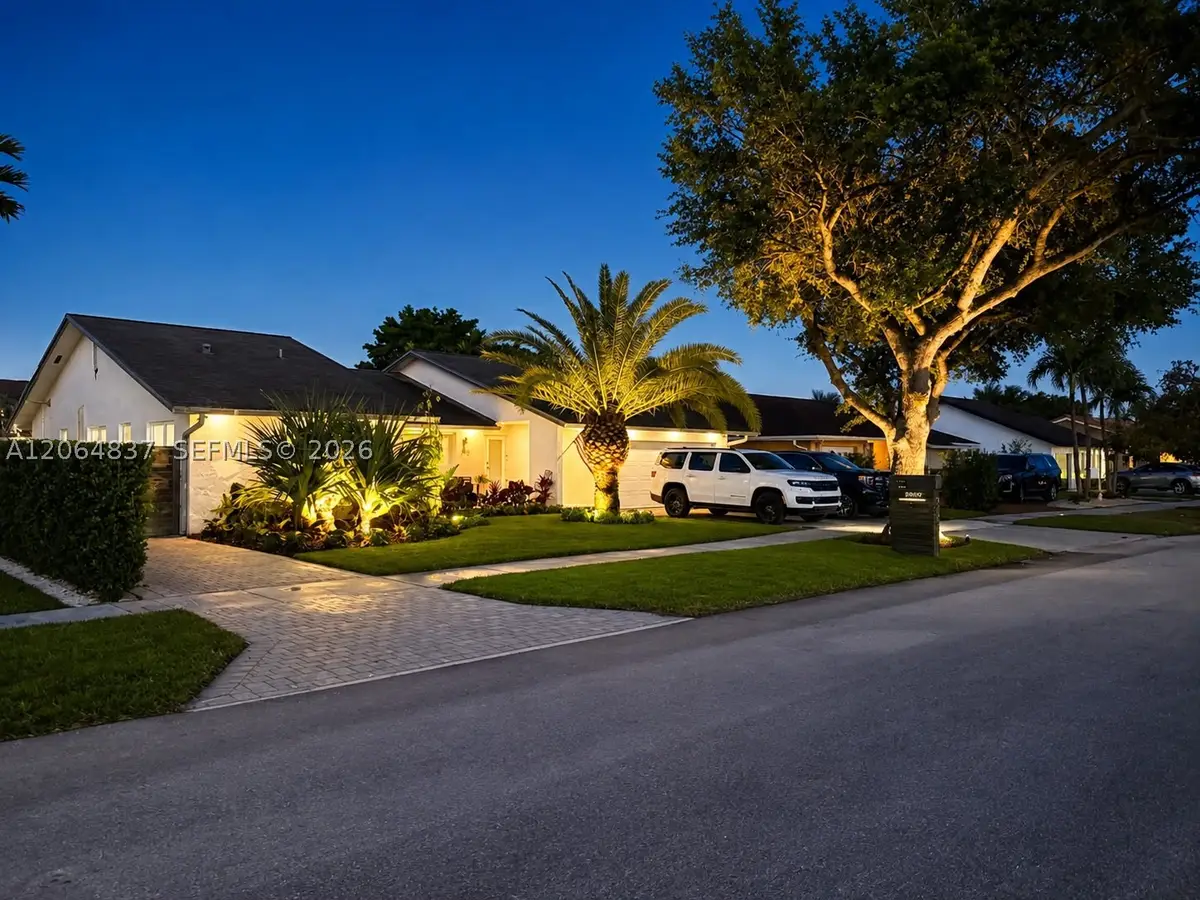 305 SW 134th Ct, Miami, FL 33184 - #1