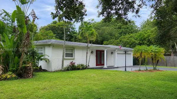 4020 SW 2nd St, Plantation, FL 33317