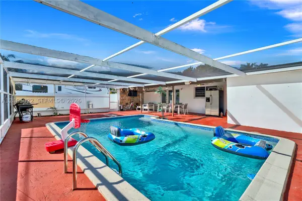 10100 Nicaragua Dr, Cutler Bay, FL 33189