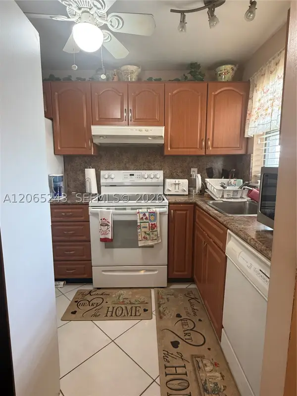 9001 Sunrise Lakes Blvd #201, Sunrise, FL 33322