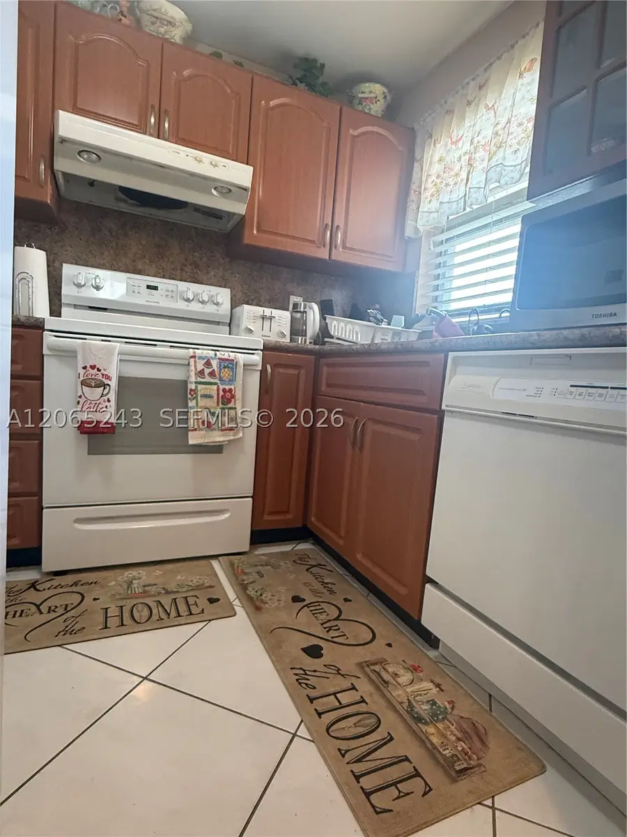 9001 Sunrise Lakes Blvd #201, Sunrise, FL 33322 - #3