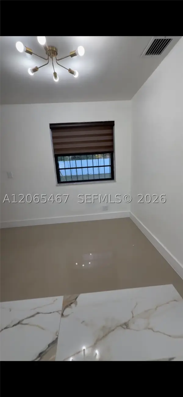 41 NE 195th St, Miami, FL 33179