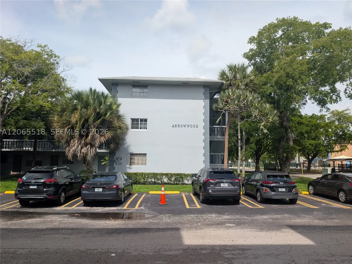 900 Tallwood Ave #305, Hollywood, FL 33021 - #1