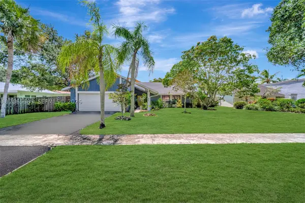 620 E Plantation Cir, Plantation, FL 33324