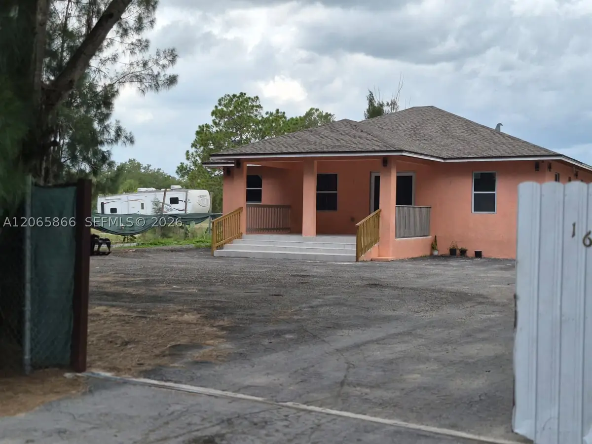 160 N Granja St, Clewiston, FL 33440 - #1