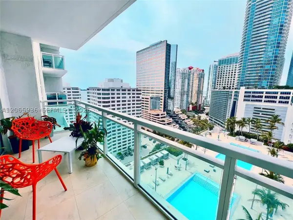950 Brickell Bay Dr #1807, Miami, FL 33131
