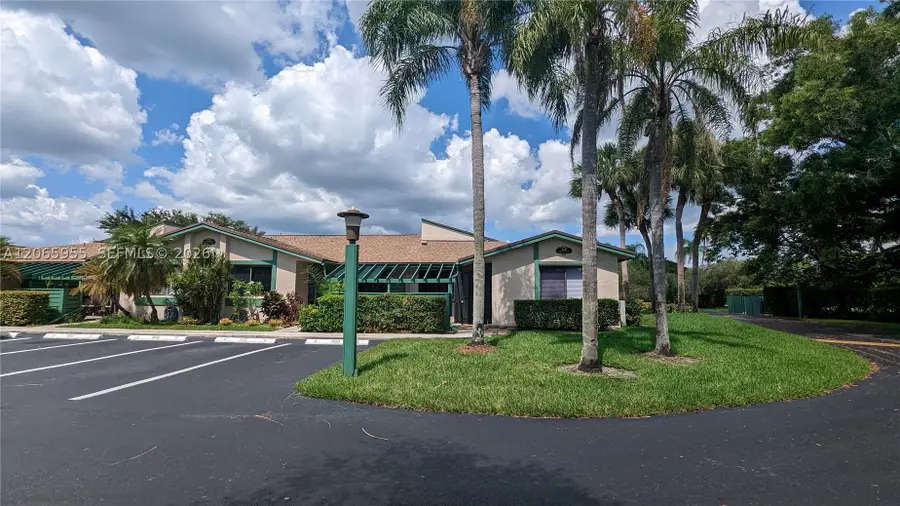 460 Lakeview Dr #4, Weston, FL 33326 - #2