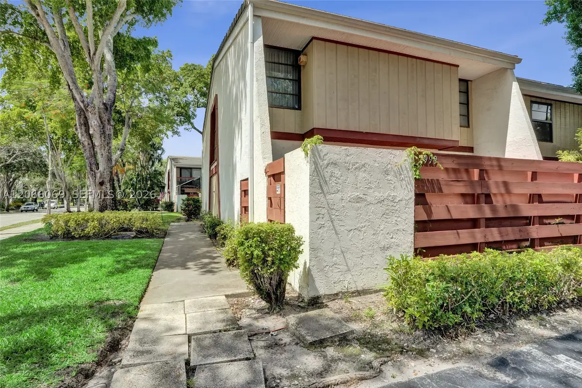 2999 Lakewood Ln, Hollywood, FL 33021 - #1