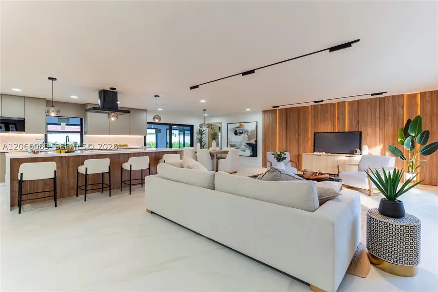 2415 NE 35th Dr, Fort Lauderdale, FL 33308 - #2