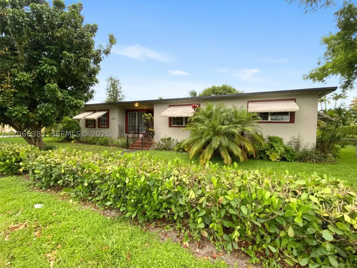 1065 NE 107th St, Miami, FL 33161 - #1