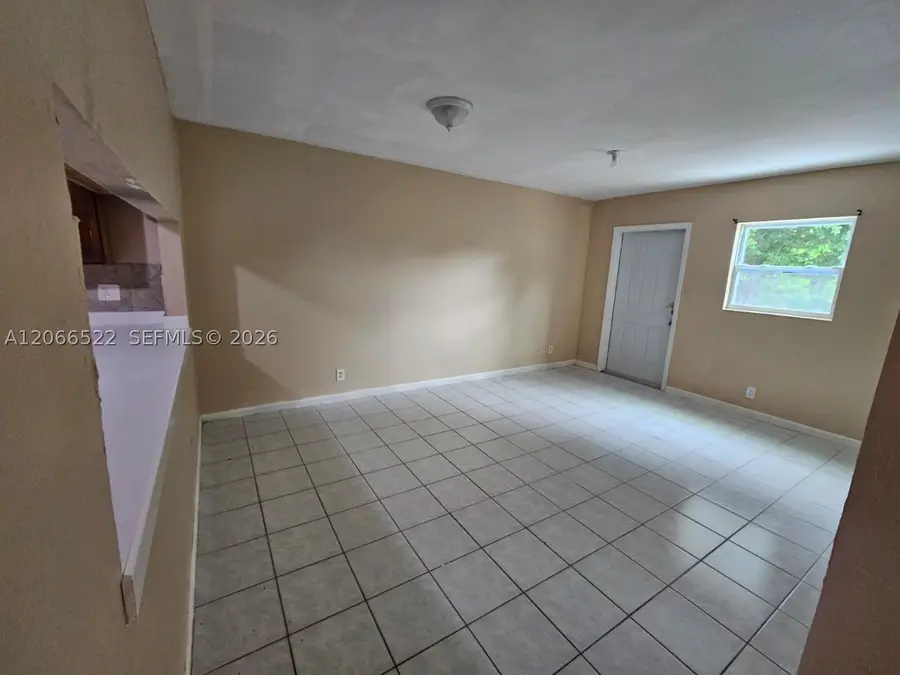 954 SW 74th Ave, North Lauderdale, FL 33068 - #3