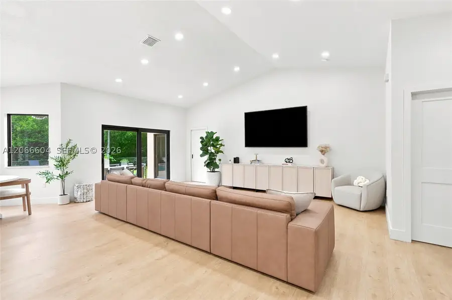 402 SW 200th Ter, Pembroke Pines, FL 33029 - #3