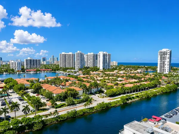 3675 N Country Club Dr #401, Aventura, FL 33180