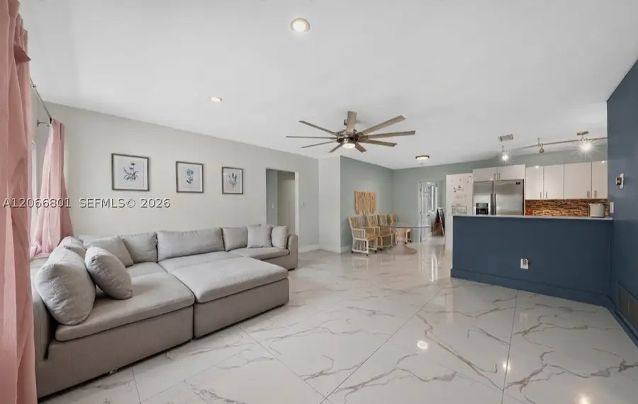 7304 Mckinley St, Hollywood, FL 33024 - #3