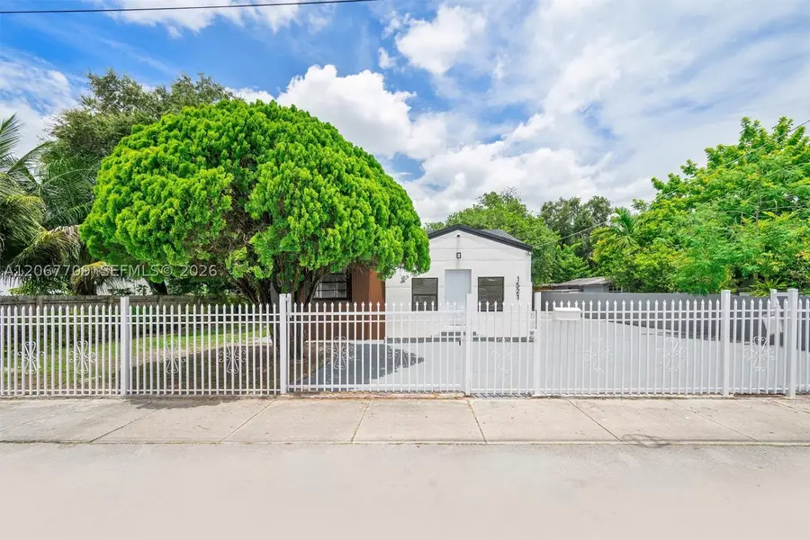 1521 NW 33rd St, Miami, FL 33142 - #2