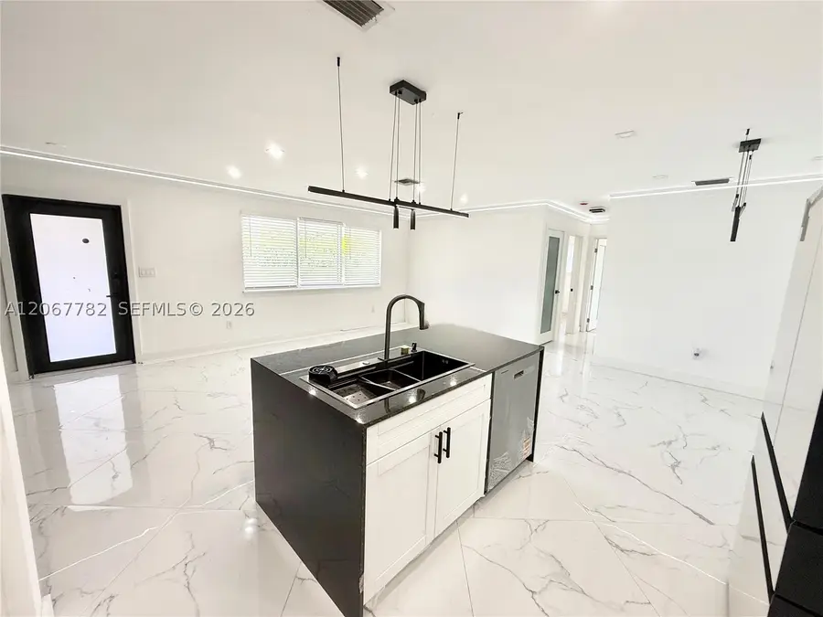 8600 Taft St, Pembroke Pines, FL 33024 - #3