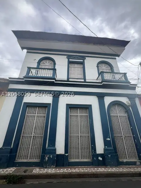 203 NE Calle Estrada, Granada,  