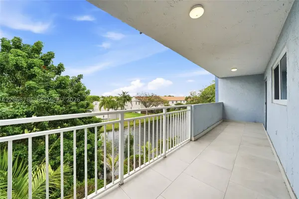 9375 Fontainebleau Blvd #L301, Miami, FL 33172