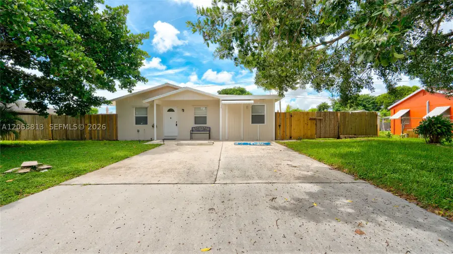 3344 Plaza Pl, Lake Worth, FL 33462 - #2