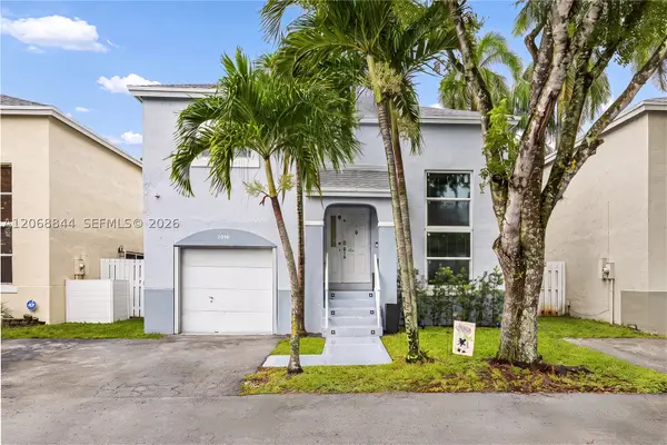 7216 SW 44th Ct, Davie, FL 33314