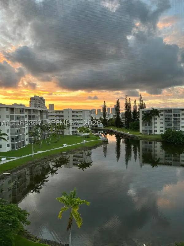 2851 Leonard Dr #J503, Aventura, FL 33160