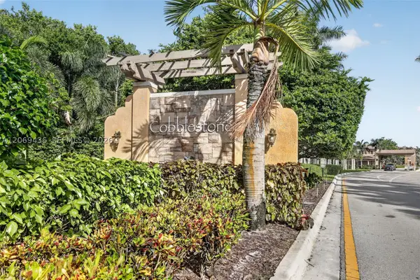 14601 SW 5th St, Pembroke Pines, FL 33027
