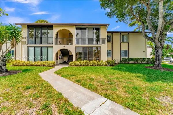 3561 Pine Tree Ct #D-1, Green Acres, FL 33463