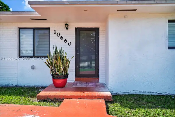 10660 SW 164th St, Miami, FL 33157