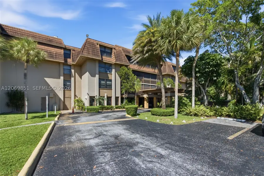 661 NE 195th St #104, Miami, FL 33179 - #2