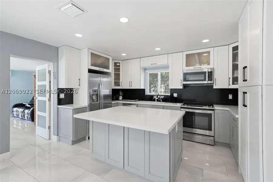 1580 NE 34th St, Oakland Park, FL 33334 - #3