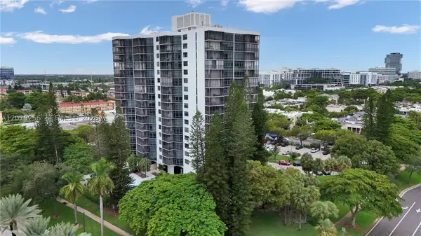 20100 W Country Club Dr #403, Aventura, FL 33180