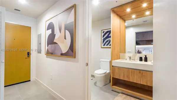 11 NE 6th St #808, Miami, FL 33132