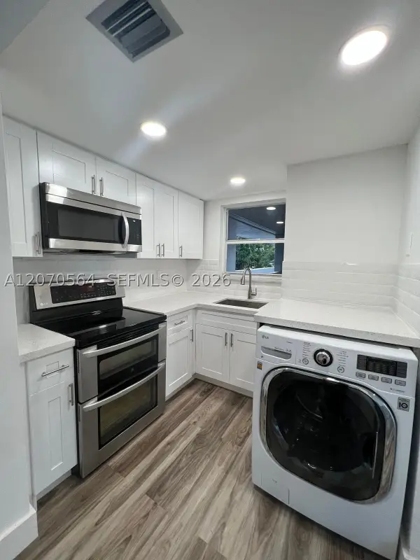 310 Fontainebleau Blvd #204, Miami, FL 33172