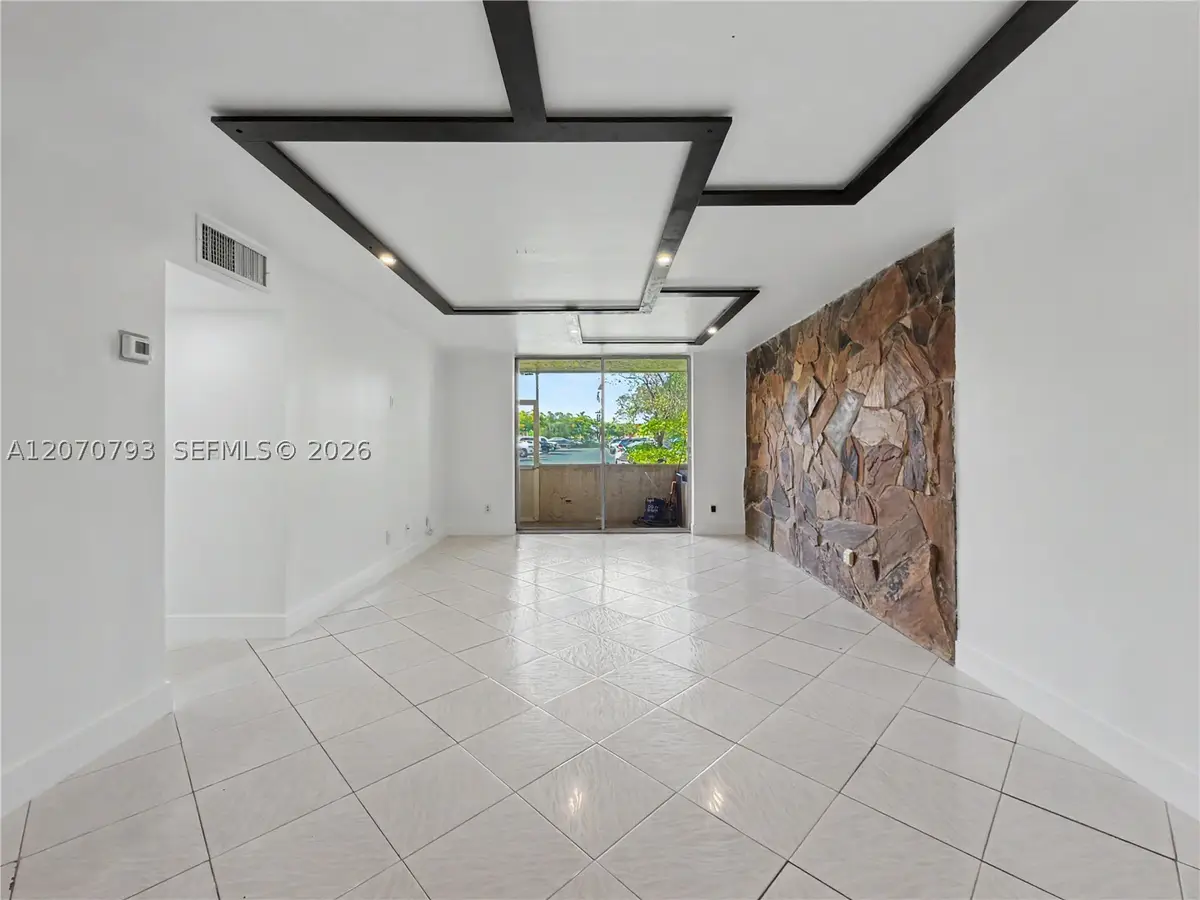 8411 NW 8th St #102, Miami, FL 33126 - #1