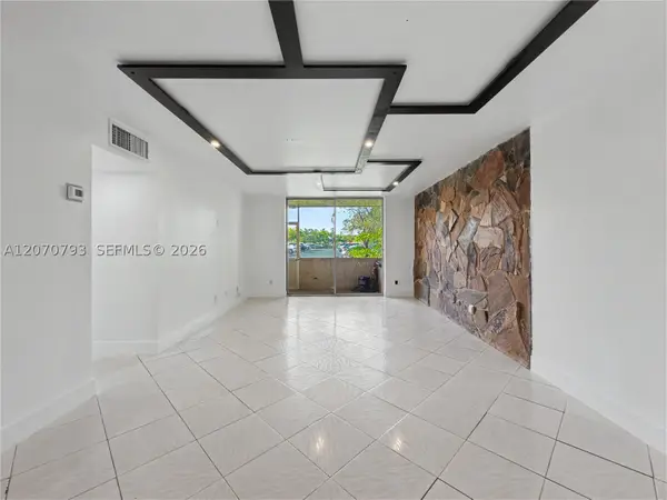 8411 NW 8th St #102, Miami, FL 33126