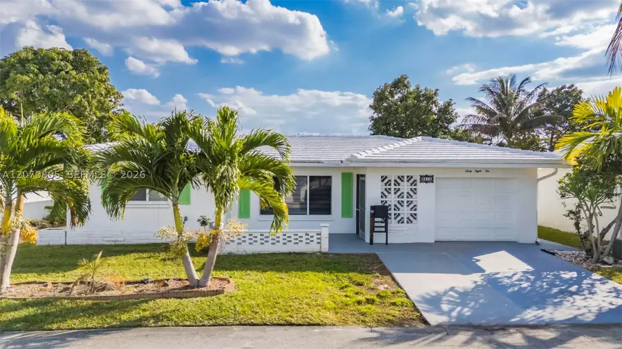 6810 NW 74th Pl, Tamarac, FL 33321 - #2