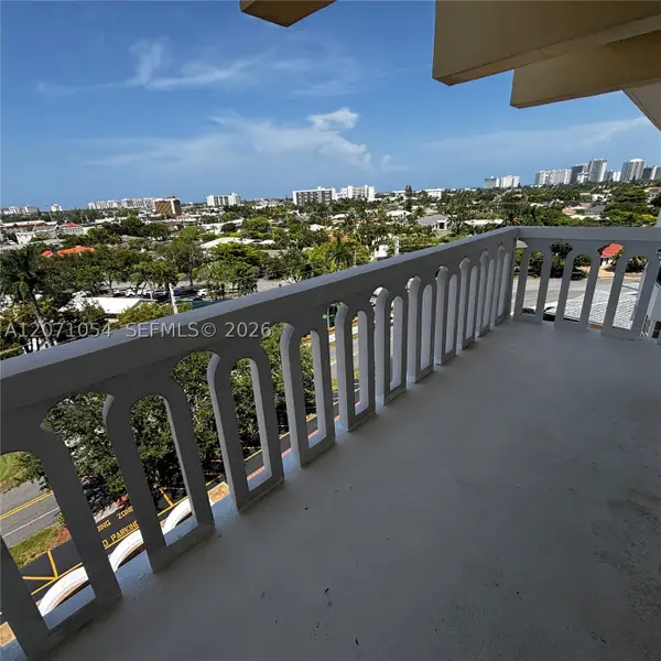2500 NE 48th Ln #806, Fort Lauderdale, FL 33308