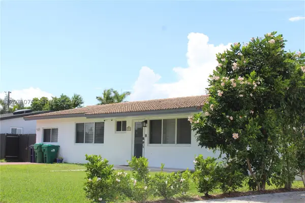 9551 SW 49th St, Miami, FL 33165