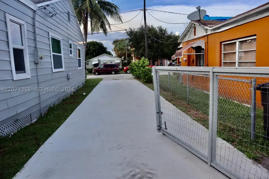 1112 11th St, West Palm Beach, FL 33401 - #2