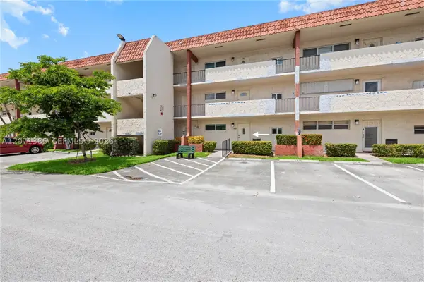 811 S Hollybrook Dr #105, Pembroke Pines, FL 33025