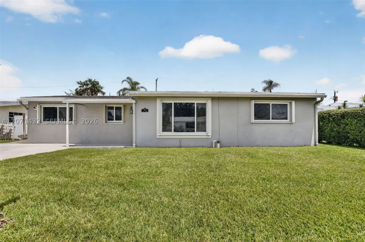 7521 Eaton St, Hollywood, FL 33024 - #1