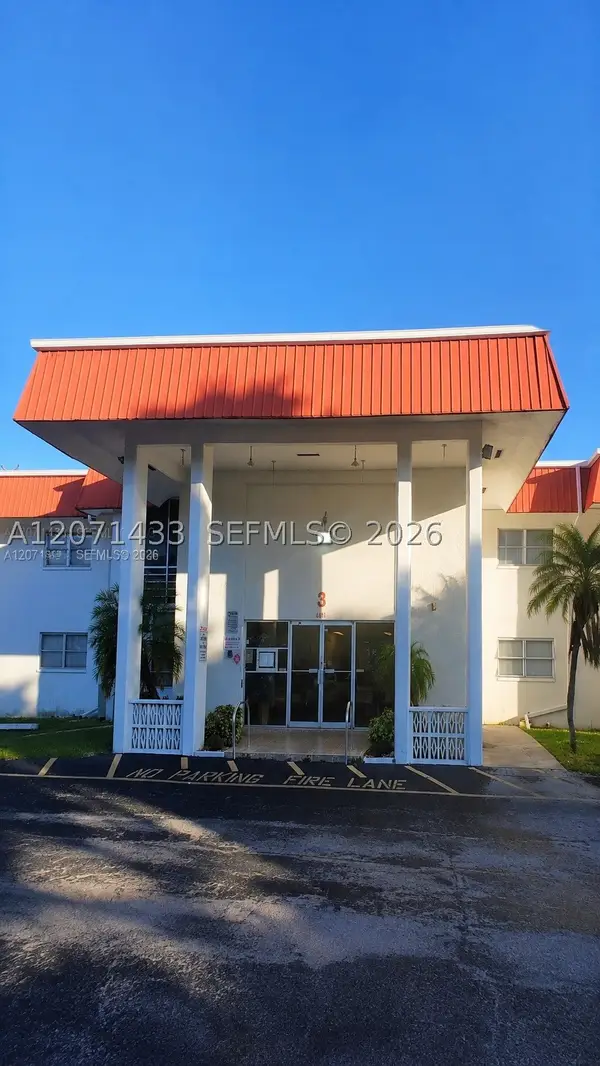4881 NW 22nd St #B15, Lauderhill, FL 33313