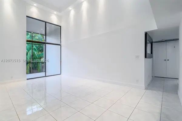 20347 W Country Club Dr #TH15, Aventura, FL 33180