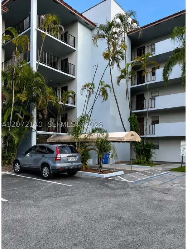 3955 N Nob Hill Rd #403, Sunrise, FL 33351
