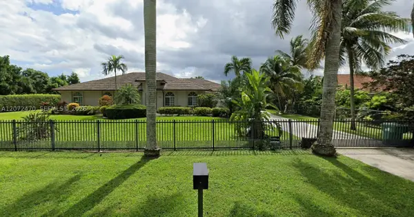 15720 SW 252nd St, Homestead, FL 33031