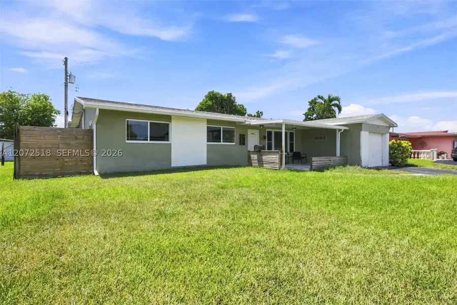 7640 NW 8th St, Pembroke Pines, FL 33024 - #2