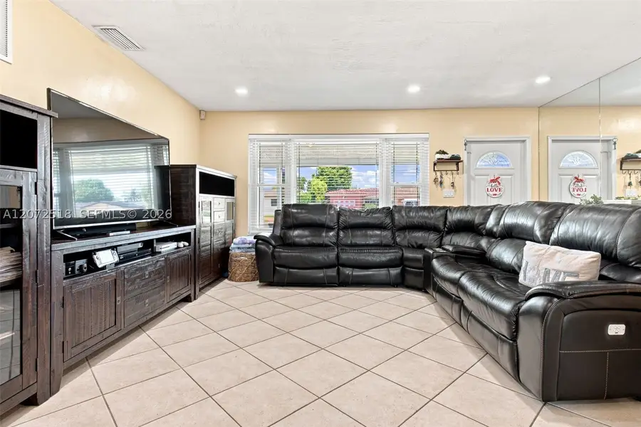 7640 NW 8th St, Pembroke Pines, FL 33024 - #3