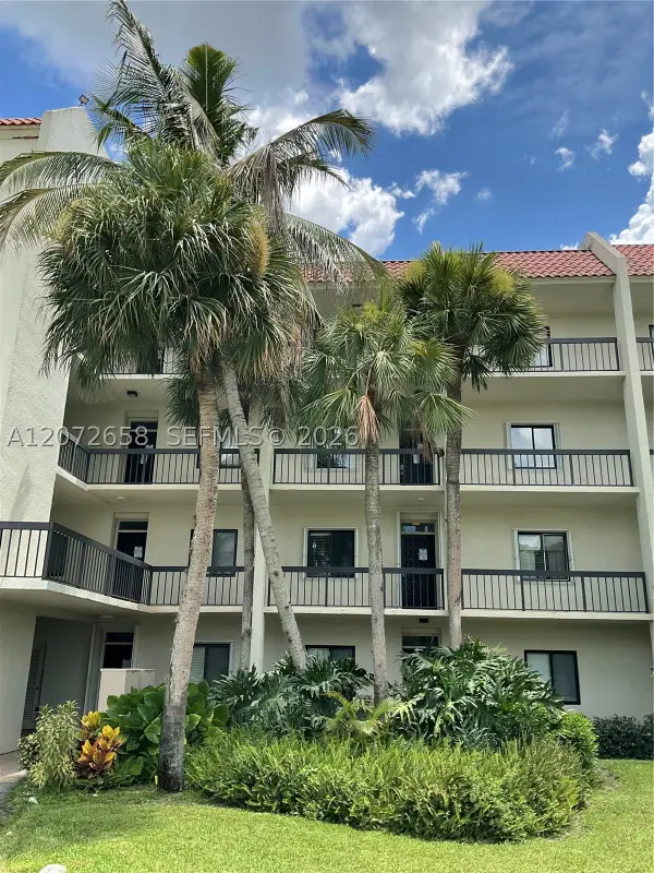 3050 Presidential Way #403, West Palm Beach, FL 33401